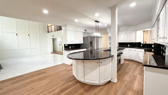 372 Robbins Drive, Houston, TX 77024