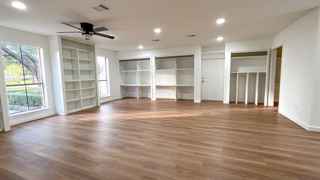 372 Robbins Drive, Houston, TX 77024