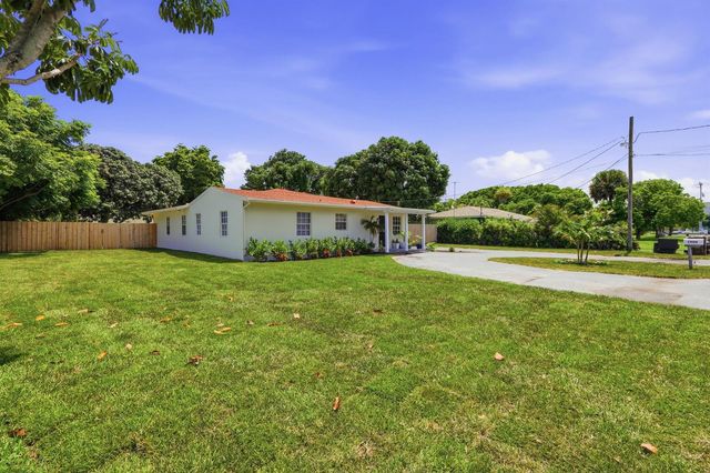 1900 CARISSA Road, Lake Clarke Shores, FL 33406