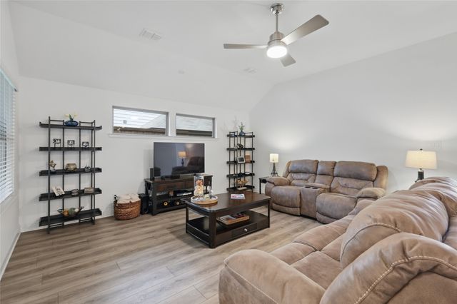 250 Wilmette Avenue, Oak Point, TX 75068