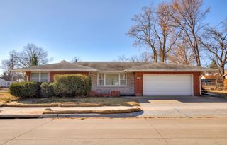 817 E Douglas Avenue, Des Moines, IA 50316