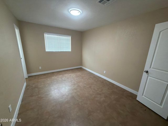 5810 W EARLL Drive, Phoenix, AZ 85031