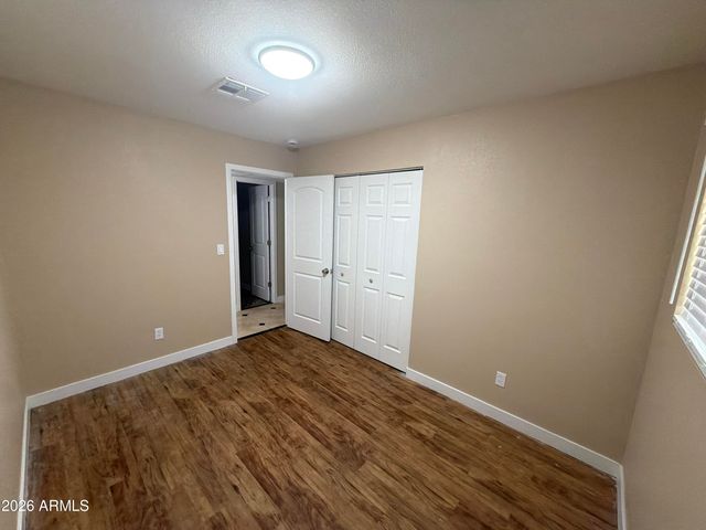 5810 W EARLL Drive, Phoenix, AZ 85031