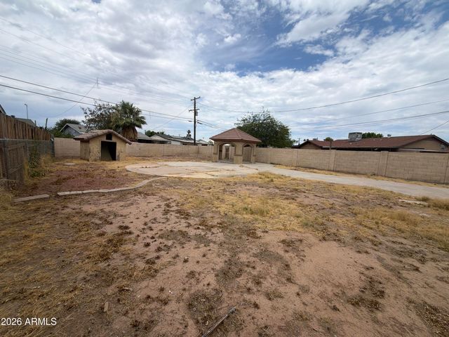 5810 W EARLL Drive, Phoenix, AZ 85031