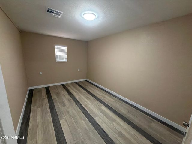 5810 W EARLL Drive, Phoenix, AZ 85031