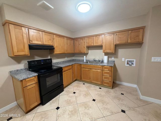 5810 W EARLL Drive, Phoenix, AZ 85031