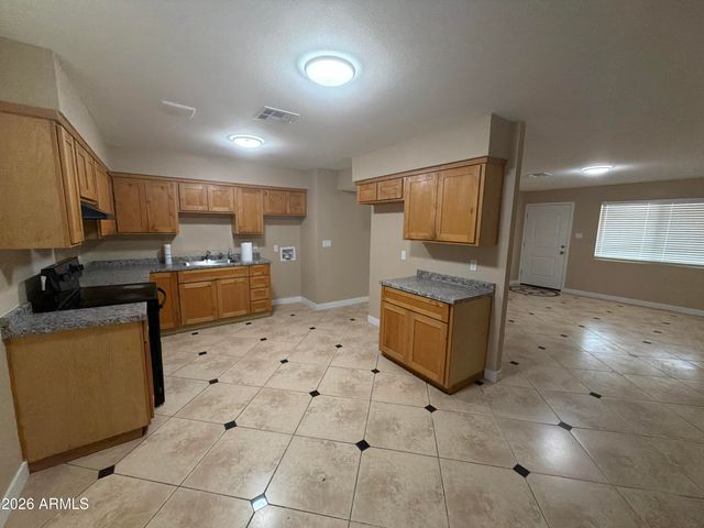 5810 W EARLL Drive, Phoenix, AZ 85031