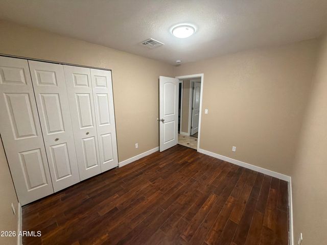 5810 W EARLL Drive, Phoenix, AZ 85031