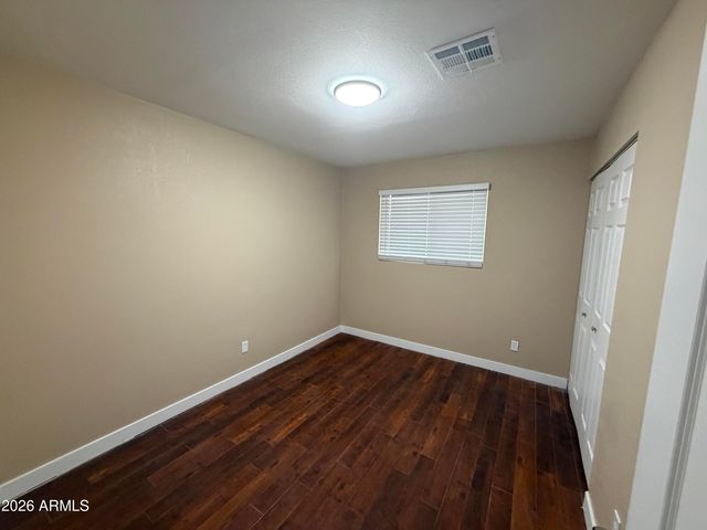 5810 W EARLL Drive, Phoenix, AZ 85031