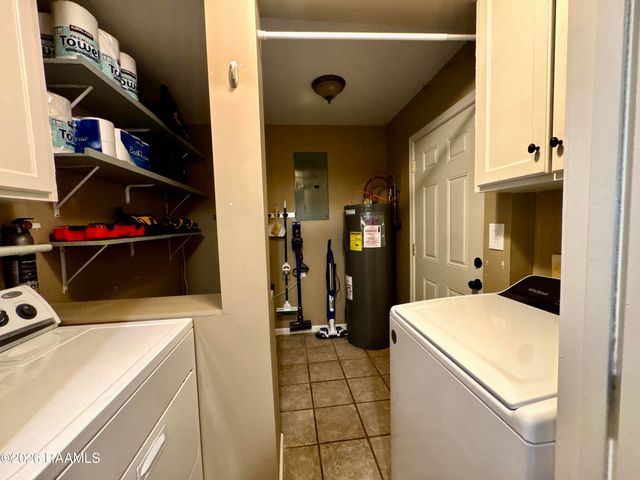 101 Sugar Creek Drive, Youngsville, LA 70592