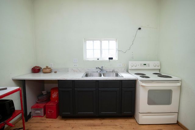 517 E Reinken Avenue, Belen, NM 87002