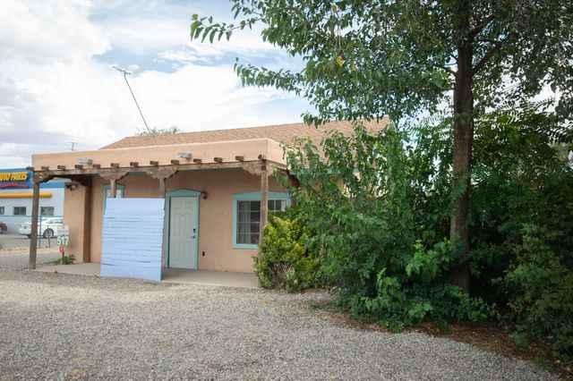 517 E Reinken Avenue, Belen, NM 87002