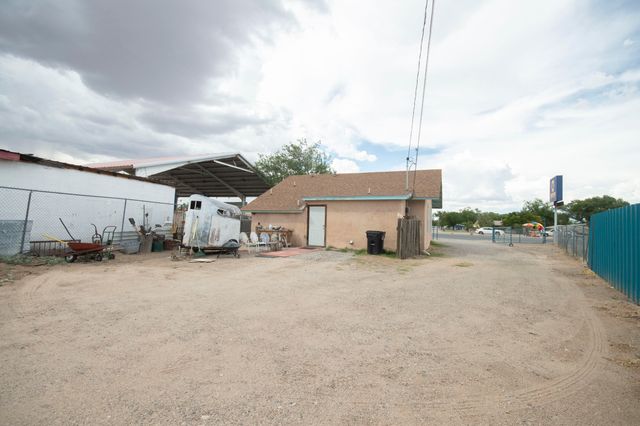 517 E Reinken Avenue, Belen, NM 87002