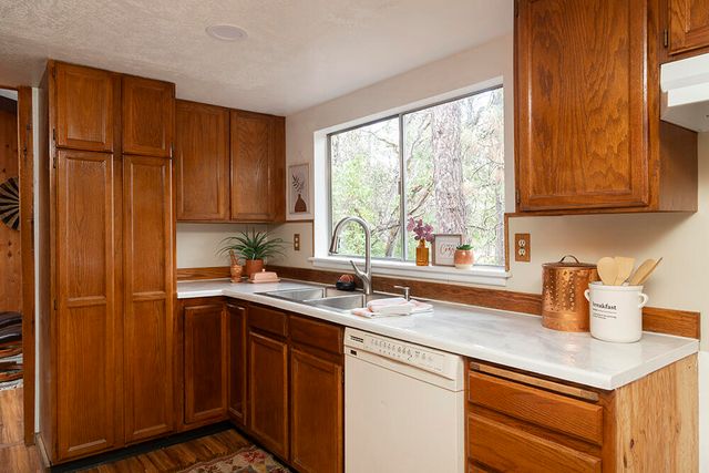 520 Tetherow Road, Williams, OR 97544