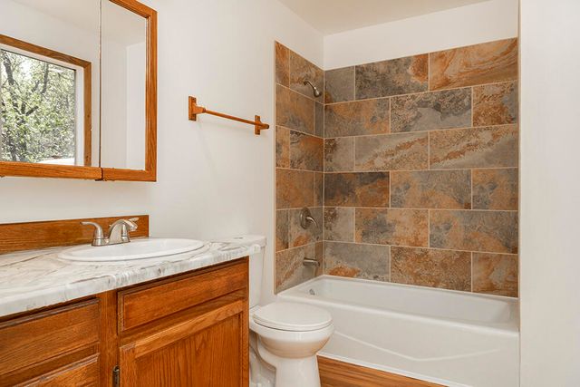 520 Tetherow Road, Williams, OR 97544