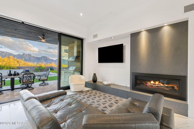 14298 N Quiet Rain Drive, Oro Valley, AZ 85755