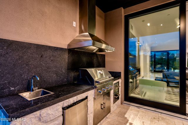 14298 N Quiet Rain Drive, Oro Valley, AZ 85755