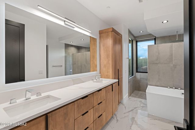 14298 N Quiet Rain Drive, Oro Valley, AZ 85755