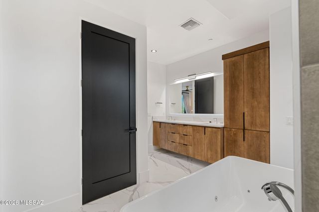 14298 N Quiet Rain Drive, Oro Valley, AZ 85755