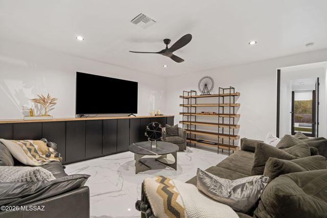 14298 N Quiet Rain Drive, Oro Valley, AZ 85755