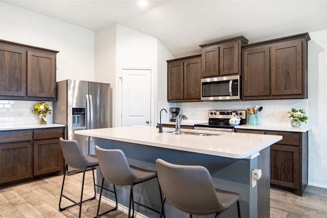 610 Autumn Avenue, Justin, TX 76247