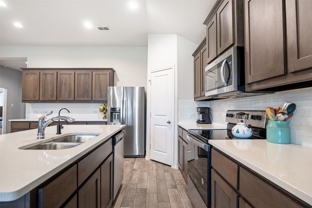 610 Autumn Avenue, Justin, TX 76247