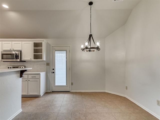 9213 NW 77th Street, Yukon, OK 73099