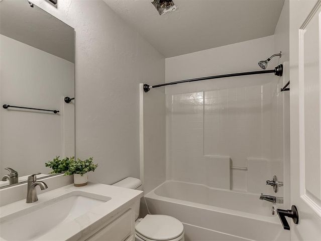 9213 NW 77th Street, Yukon, OK 73099