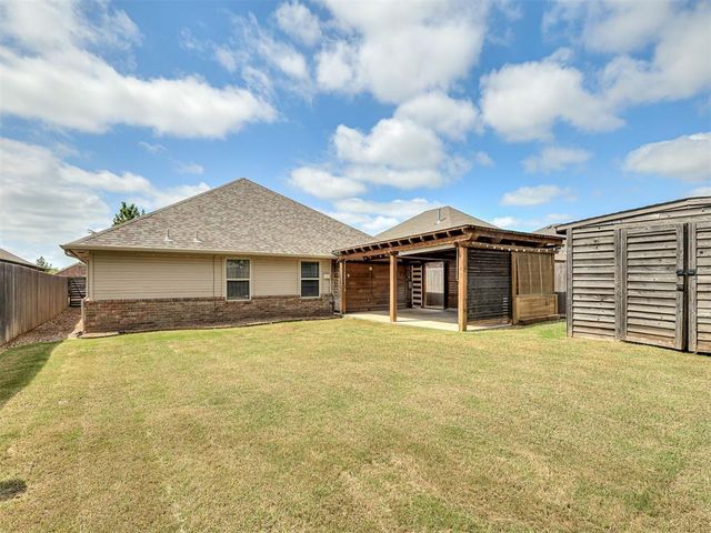 9213 NW 77th Street, Yukon, OK 73099