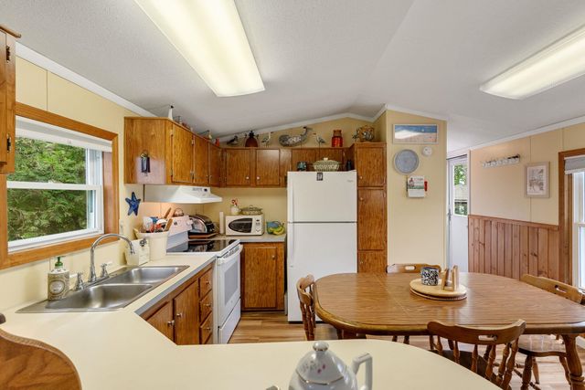 279 Hunter North Road, Alburgh, VT 05440