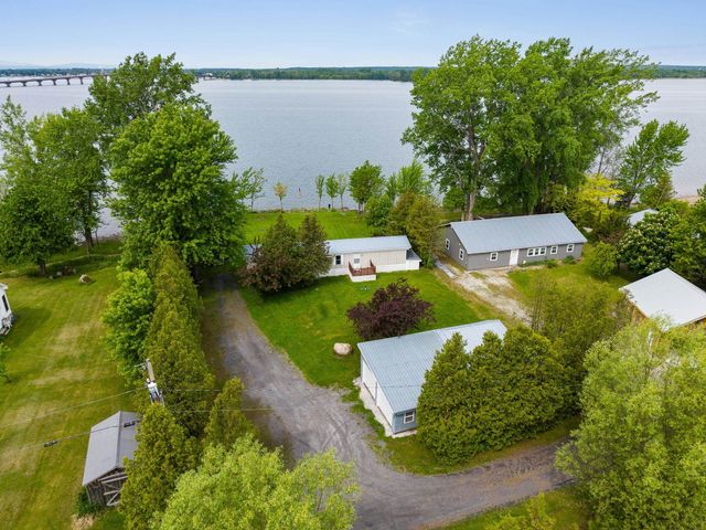 279 Hunter North Road, Alburgh, VT 05440