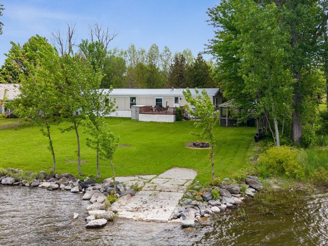 279 Hunter North Road, Alburgh, VT 05440