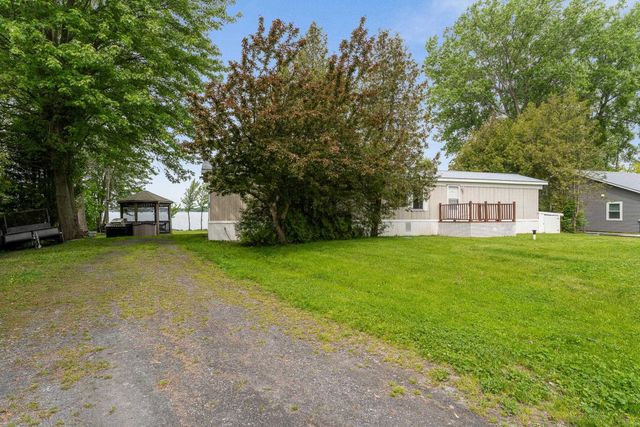 279 Hunter North Road, Alburgh, VT 05440