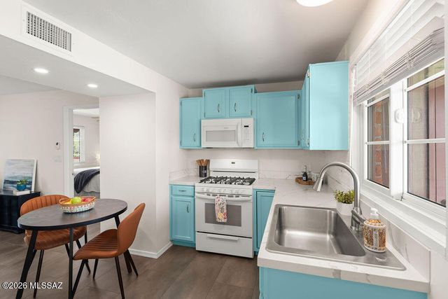 184 S La Canada Dr Unit B, Green Valley, AZ 85614