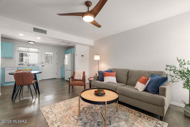 184 S La Canada Dr Unit B, Green Valley, AZ 85614