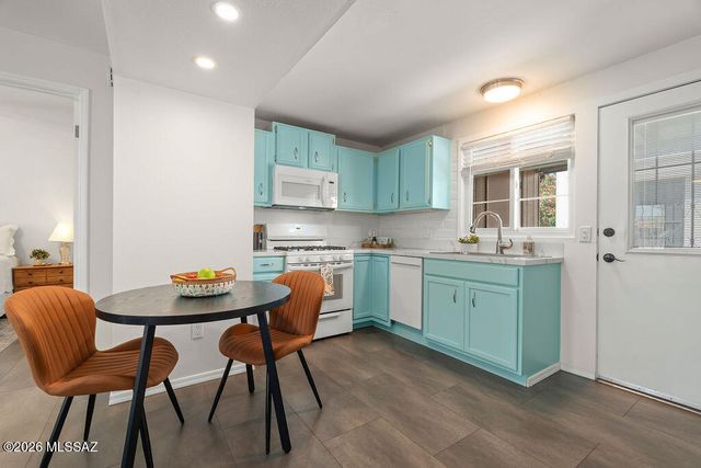 184 S La Canada Dr Unit B, Green Valley, AZ 85614