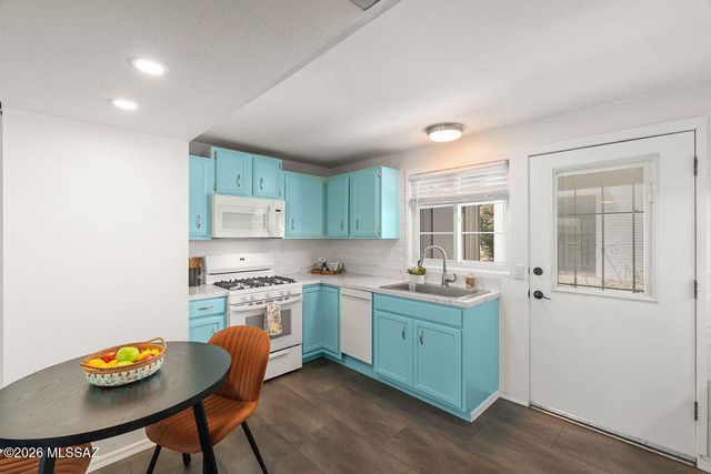 184 S La Canada Dr Unit B, Green Valley, AZ 85614