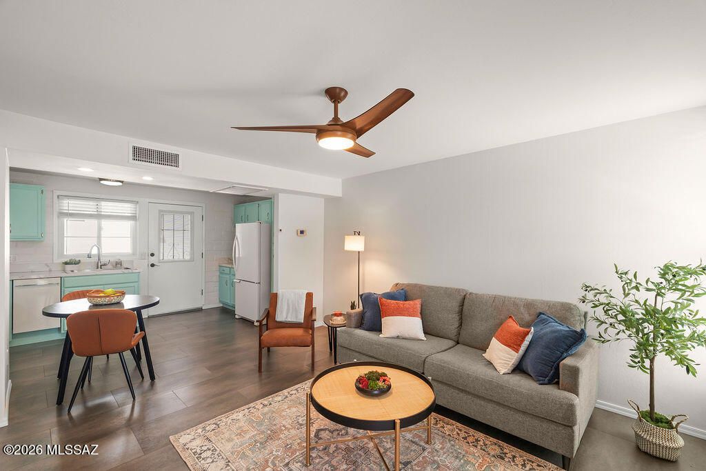 184 S La Canada Dr Unit B, Green Valley, AZ 85614