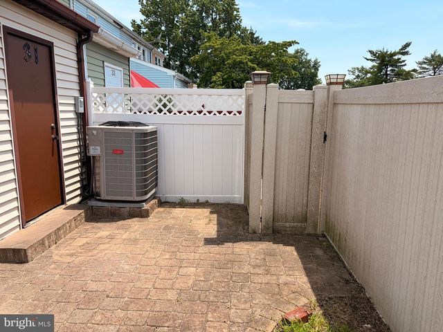 31 FAIRMOUNT DR, Willingboro, NJ 08046