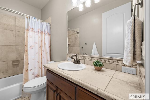 3430 E Greenwillow Lane, Ammon, ID 83401