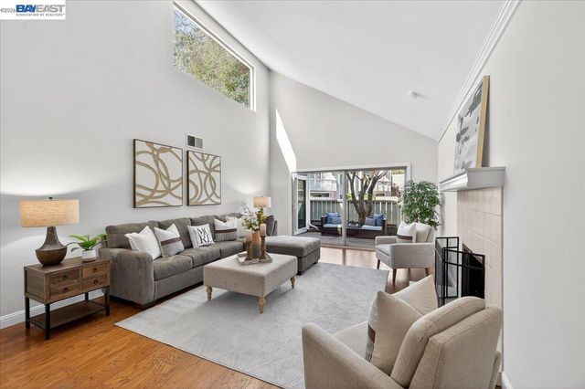 7543 Maywood Dr, Pleasanton, CA 94588