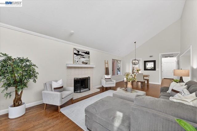 7543 Maywood Dr, Pleasanton, CA 94588