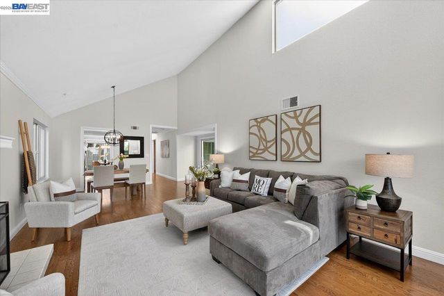 7543 Maywood Dr, Pleasanton, CA 94588