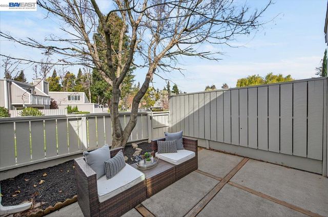 7543 Maywood Dr, Pleasanton, CA 94588