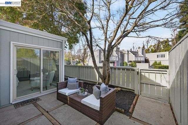 7543 Maywood Dr, Pleasanton, CA 94588