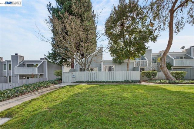 7543 Maywood Dr, Pleasanton, CA 94588
