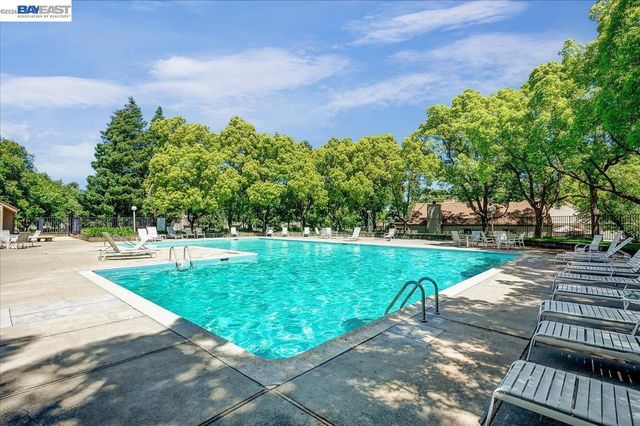 7543 Maywood Dr, Pleasanton, CA 94588