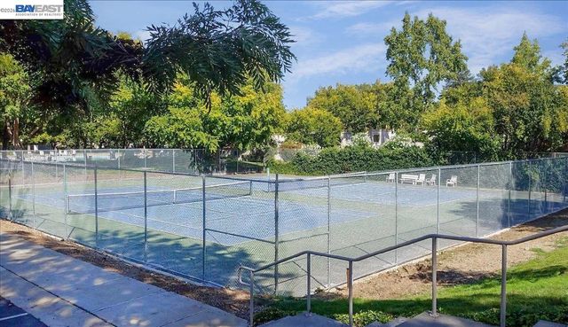 7543 Maywood Dr, Pleasanton, CA 94588