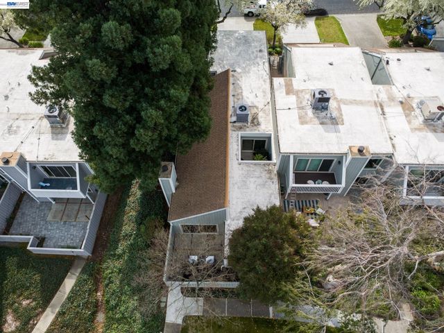 7543 Maywood Dr, Pleasanton, CA 94588