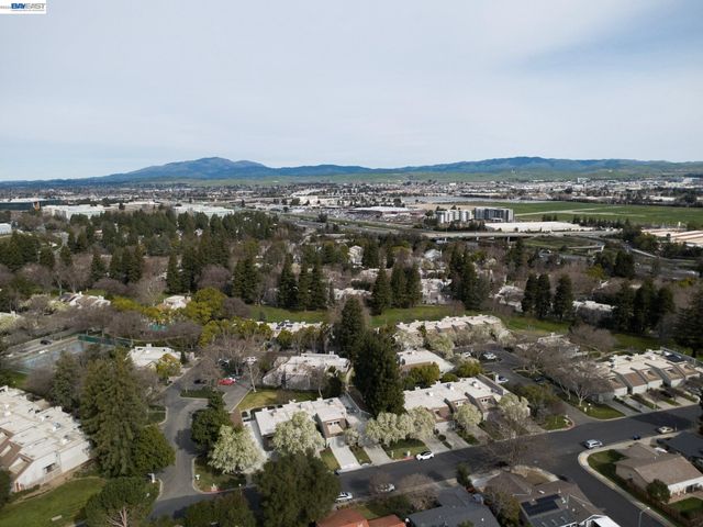 7543 Maywood Dr, Pleasanton, CA 94588